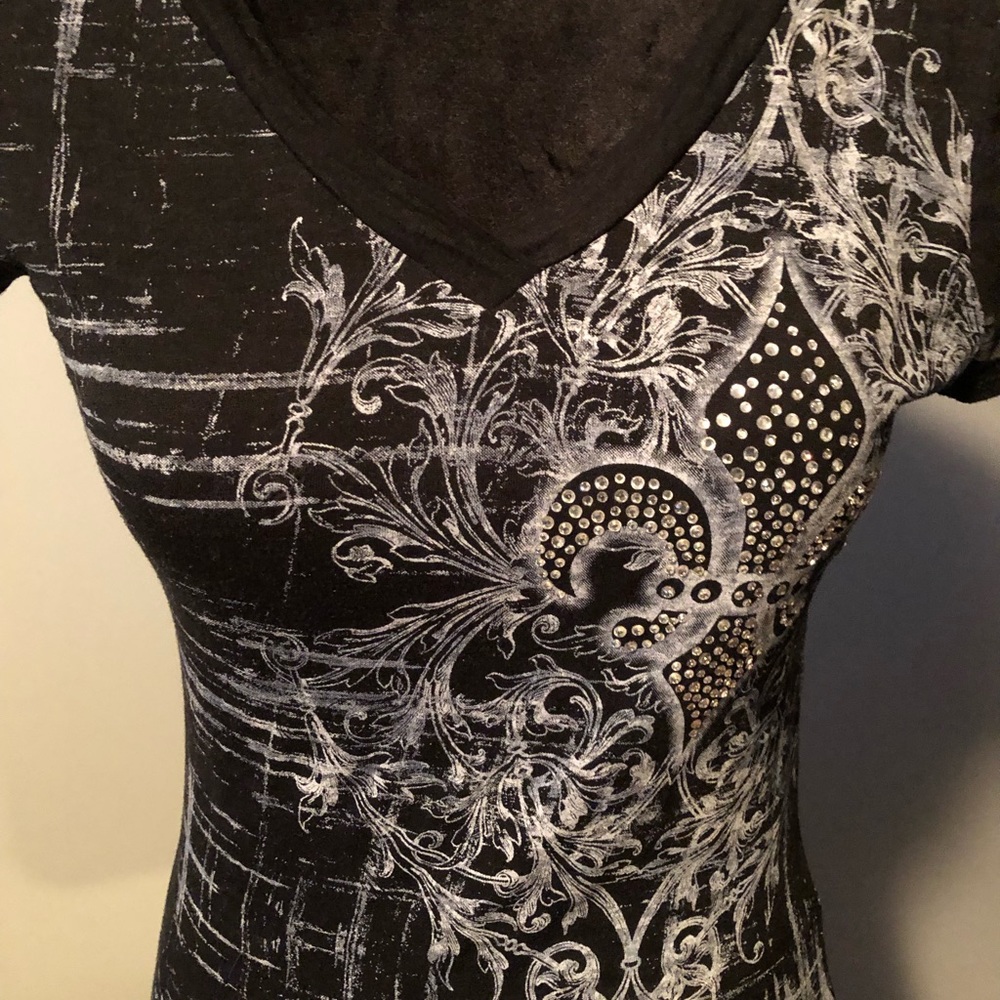 Affliction v-neck tee, Large